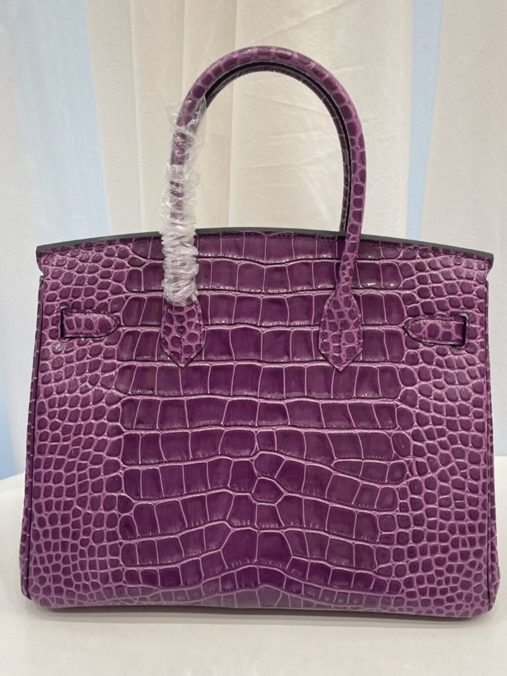 Sophisticated 9.8" Leather Handbag - Picture 3 of 7